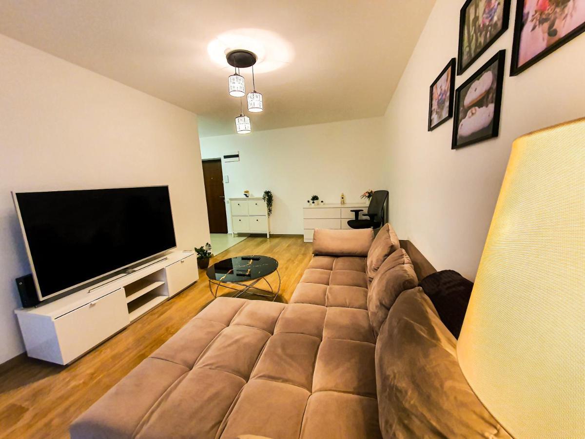 Luxurious Retreat 1Br Apartment With Netflix, Private Parking And Self Check In Popesti-Leordeni Extérieur photo