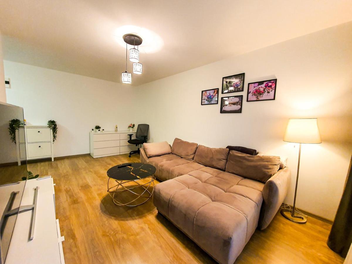 Luxurious Retreat 1Br Apartment With Netflix, Private Parking And Self Check In Popesti-Leordeni Extérieur photo