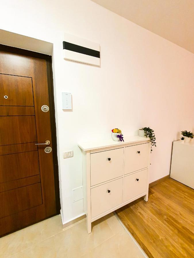 Luxurious Retreat 1Br Apartment With Netflix, Private Parking And Self Check In Popesti-Leordeni Extérieur photo